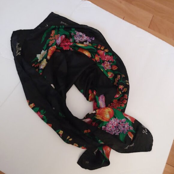 Holland: Multi color scarf. Measures approx. 33.5"x34.5". - Picture 3 of 4